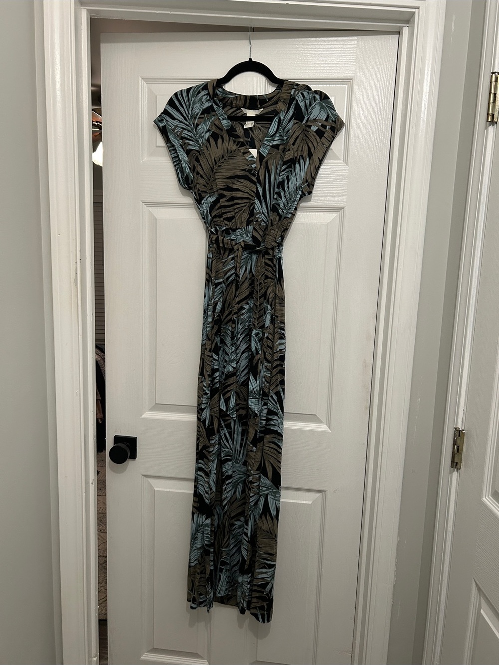 H&M Olive & Light Blue Tropical Leaf Maxi Dress 🤍